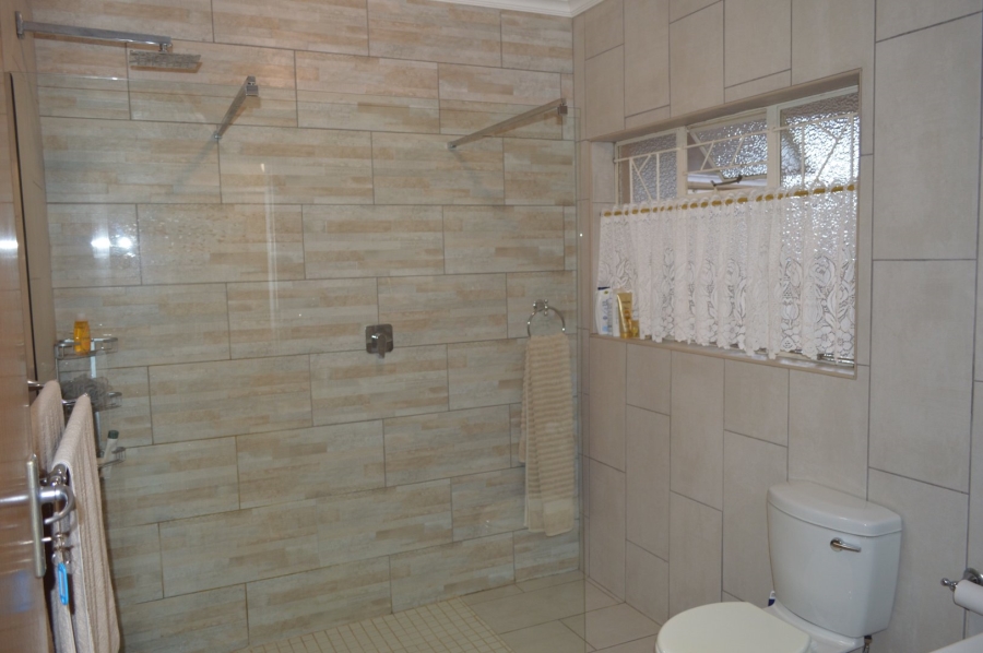 6 Bedroom Property for Sale in Flamwood North West